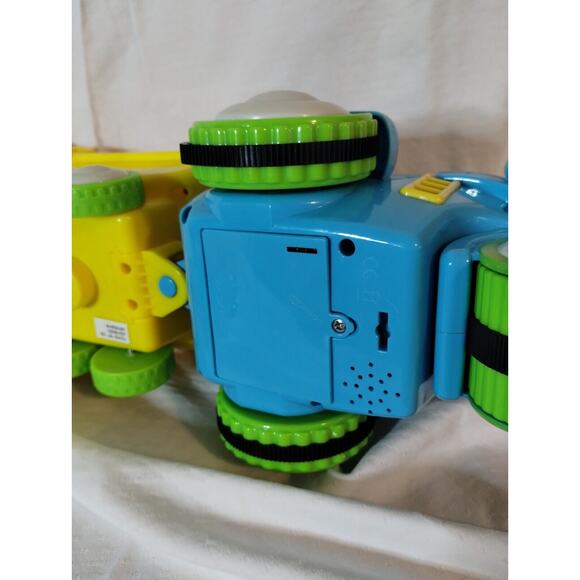 Toys R Us Children's "Old Mcdonald" Farm Train Interactive Animals - Picture 7 of 7